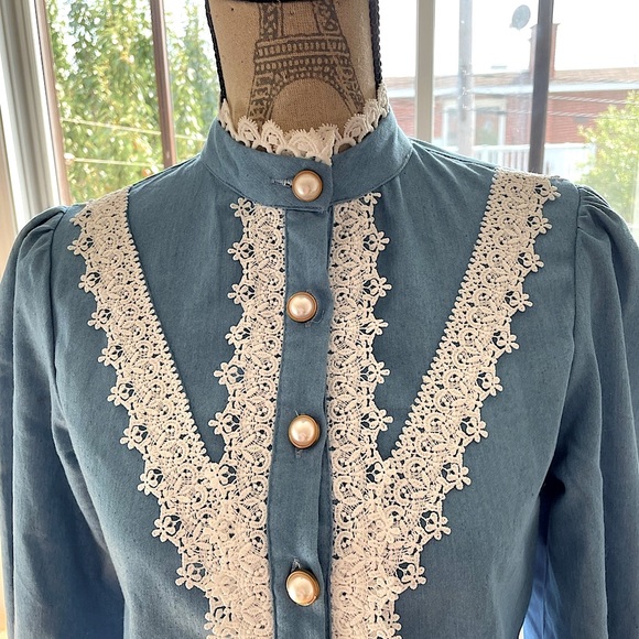 Button front lace trim top - Picture 4 of 8